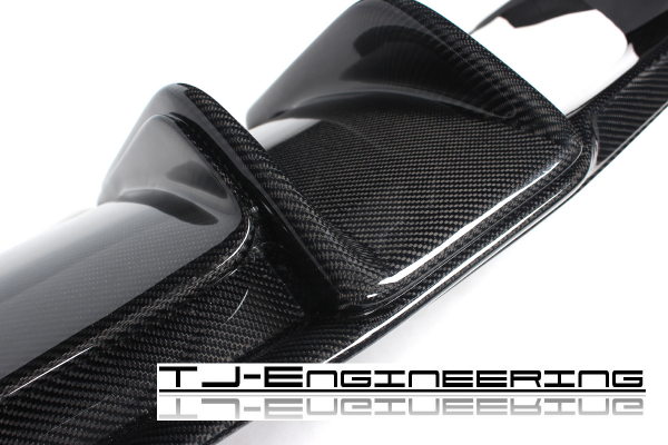 TJE Carbon Heckdiffusor passend für Mercedes CLS W218 für links/rechts Auspuffanlage